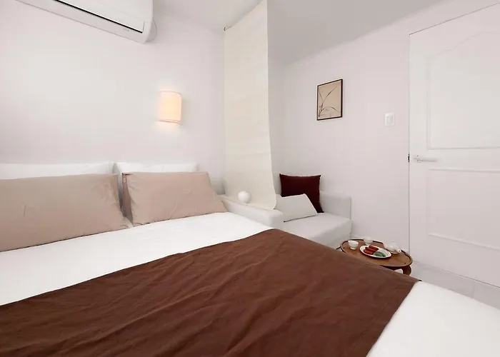 Sui Sinchon, 5 Minutes To Sinchon Station, 8 Minutes To Hongik University, 2br, Maximum 4 People Villa Seúl