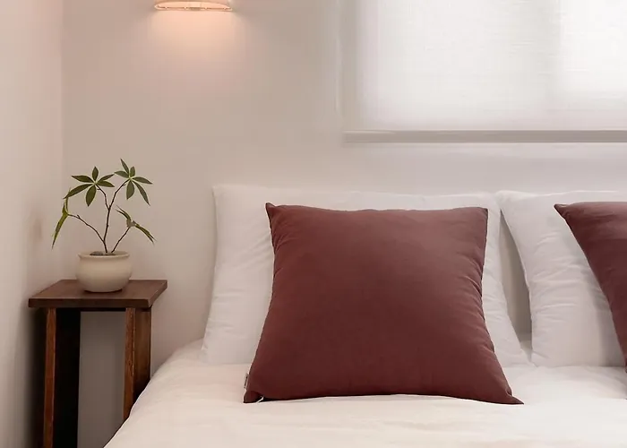 Sui Sinchon, 5 Minutes To Sinchon Station, 8 Minutes To Hongik University, 2br, Maximum 4 People