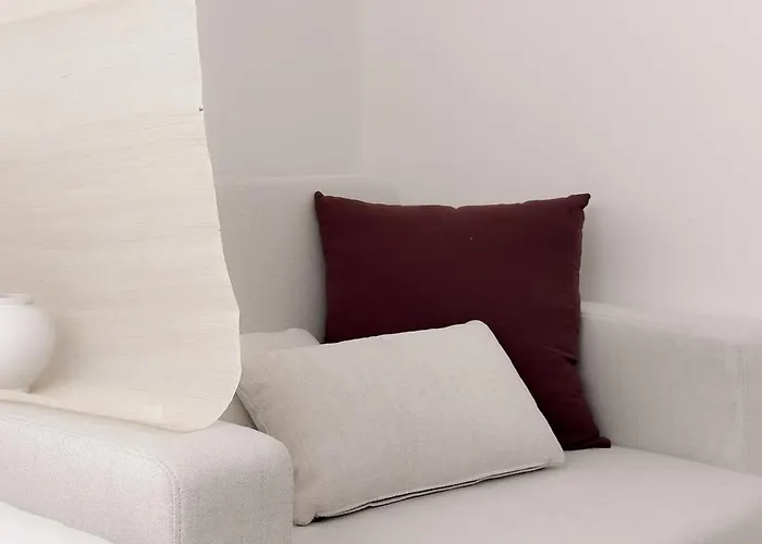 Sui Sinchon, 5 Minutes To Sinchon Station, 8 Minutes To Hongik University, 2br, Maximum 4 People Villa *