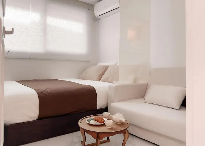Sui Sinchon, 5 Minutes To Sinchon Station, 8 Minutes To Hongik University, 2br, Maximum 4 People Villa