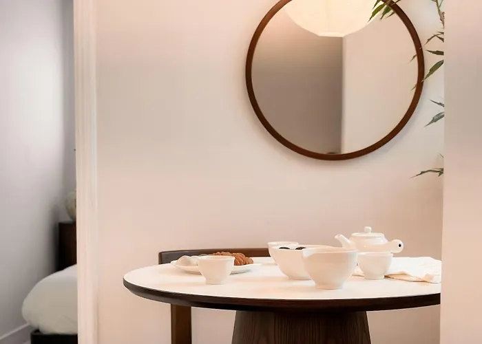 Sui Sinchon, 5 Minutes To Sinchon Station, 8 Minutes To Hongik University, 2br, Maximum 4 People Seúl