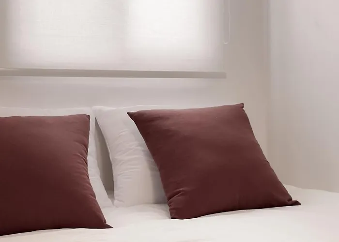 Sui Sinchon, 5 Minutes To Sinchon Station, 8 Minutes To Hongik University, 2br, Maximum 4 People * Seúl