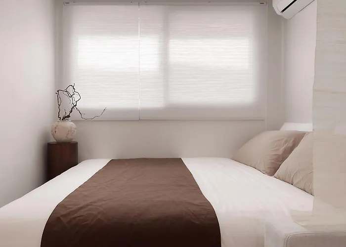 Villa Sui Sinchon, 5 Minutes To Sinchon Station, 8 Minutes To Hongik University, 2br, Maximum 4 People