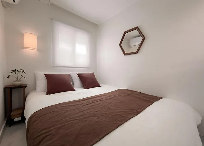 Sui Sinchon, 5 Minutes To Sinchon Station, 8 Minutes To Hongik University, 2br, Maximum 4 People Seúl