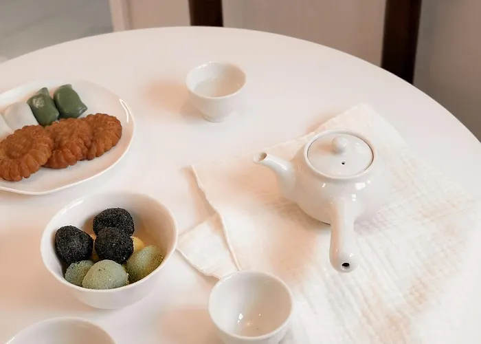 Sui Sinchon, 5 Minutes To Sinchon Station, 8 Minutes To Hongik University, 2br, Maximum 4 People *