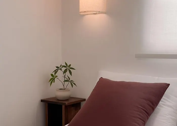 Sui Sinchon, 5 Minutes To Sinchon Station, 8 Minutes To Hongik University, 2br, Maximum 4 People Villa *