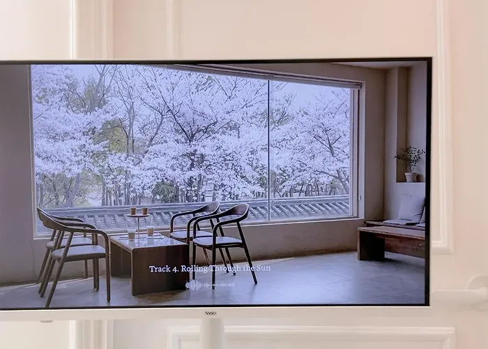 Villa Sui Sinchon, 5 Minutes To Sinchon Station, 8 Minutes To Hongik University, 2br, Maximum 4 People Seúl