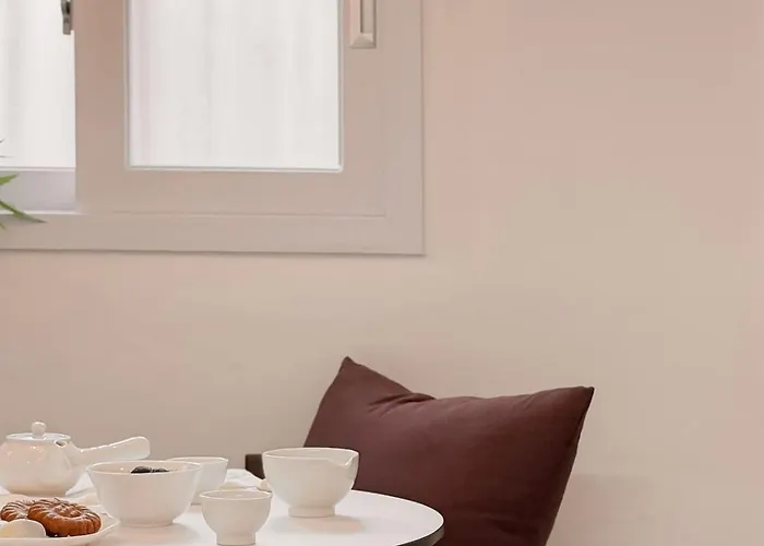 Sui Sinchon, 5 Minutes To Sinchon Station, 8 Minutes To Hongik University, 2br, Maximum 4 People Seúl