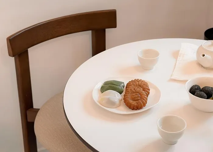 Sui Sinchon, 5 Minutes To Sinchon Station, 8 Minutes To Hongik University, 2br, Maximum 4 People