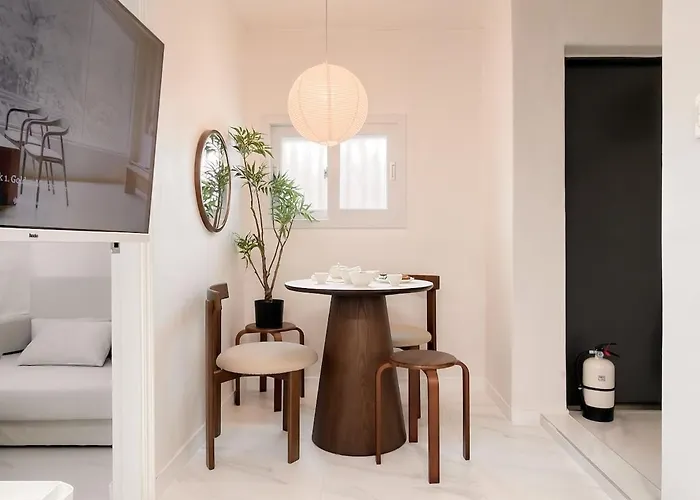 Sui Sinchon, 5 Minutes To Sinchon Station, 8 Minutes To Hongik University, 2br, Maximum 4 People Villa Seúl