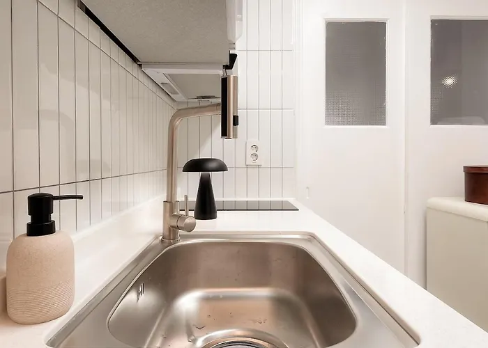 Sui Sinchon, 5 Minutes To Sinchon Station, 8 Minutes To Hongik University, 2br, Maximum 4 People Villa Seúl
