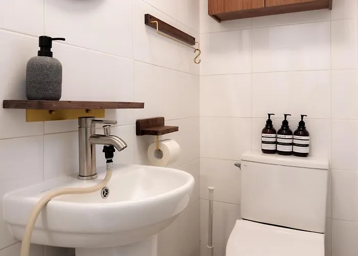 Villa Sui Sinchon, 5 Minutes To Sinchon Station, 8 Minutes To Hongik University, 2br, Maximum 4 People *