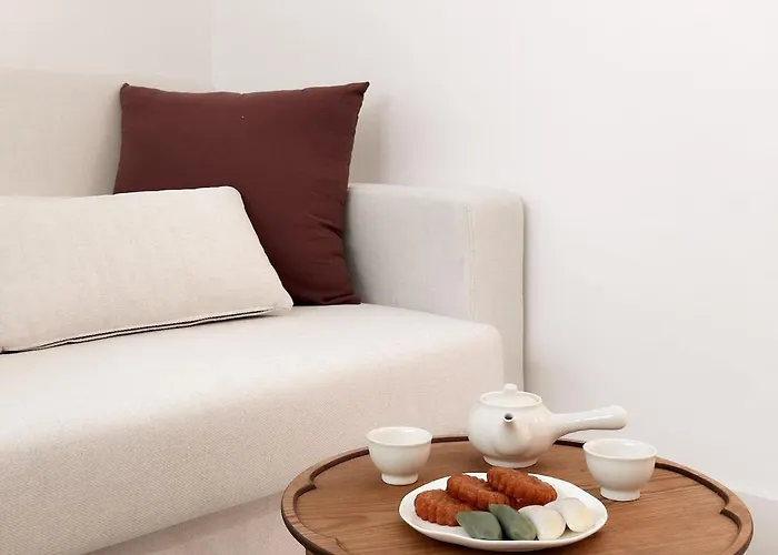 Sui Sinchon, 5 Minutes To Sinchon Station, 8 Minutes To Hongik University, 2br, Maximum 4 People * Seúl