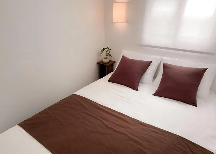Villa Sui Sinchon, 5 Minutes To Sinchon Station, 8 Minutes To Hongik University, 2br, Maximum 4 People *