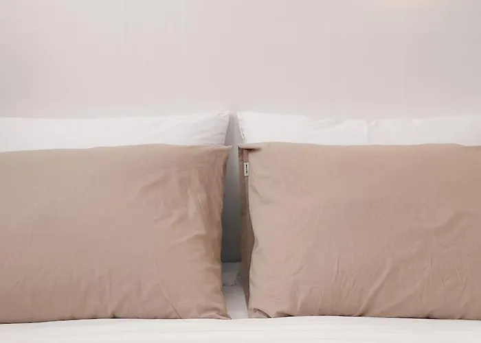 Sui Sinchon, 5 Minutes To Sinchon Station, 8 Minutes To Hongik University, 2br, Maximum 4 People Villa Seúl