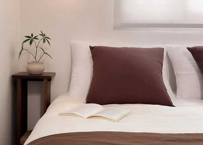 Villa Sui Sinchon, 5 Minutes To Sinchon Station, 8 Minutes To Hongik University, 2br, Maximum 4 People *