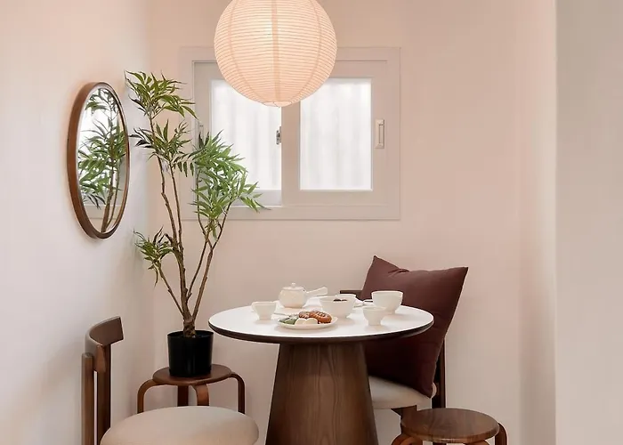 Villa Sui Sinchon, 5 Minutes To Sinchon Station, 8 Minutes To Hongik University, 2br, Maximum 4 People